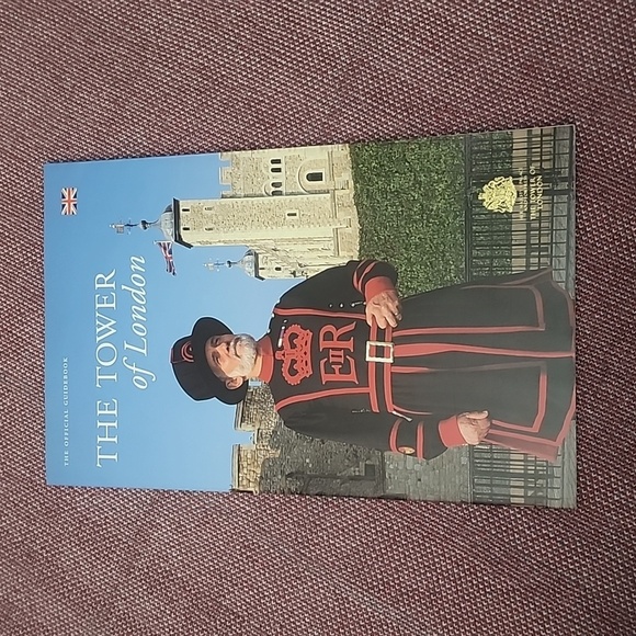 The Official Tower of London Guidebook - English - New - Picture 1 of 8